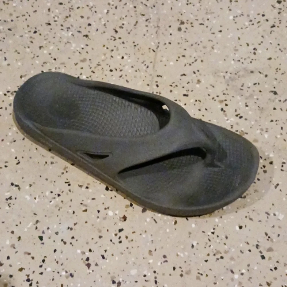 Oofos Black Gray Original Thong Recovery Sandal Mens 10
